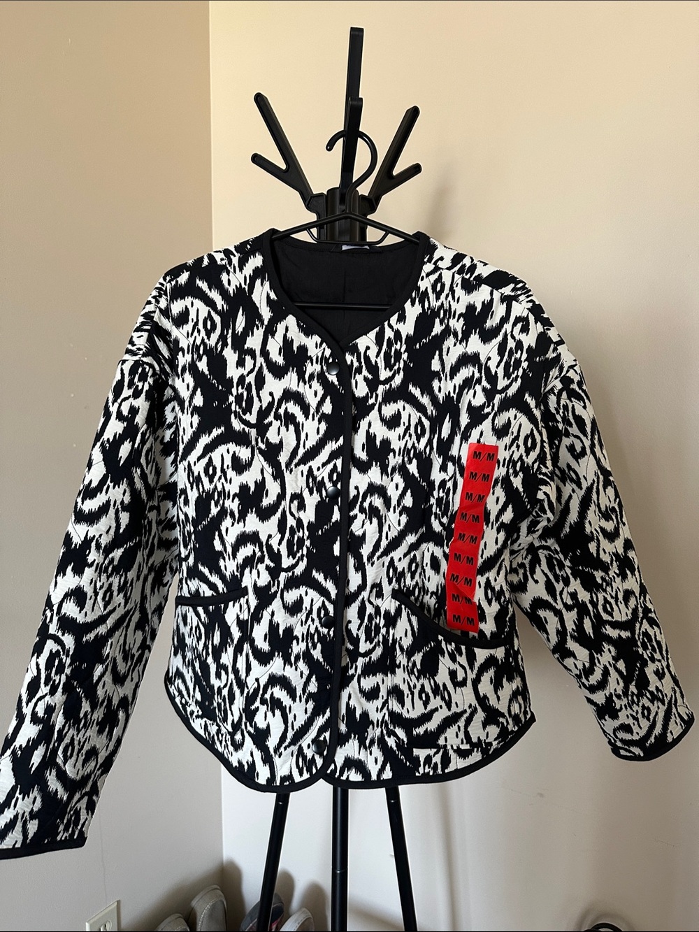 Tahari Black and White Patterned quilted jacket